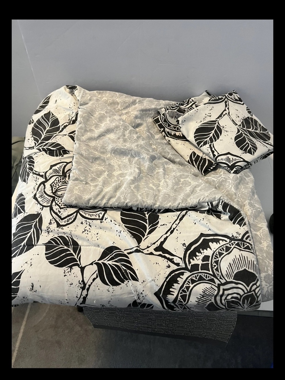 Black and White Floral Comforter Set - Unbranded